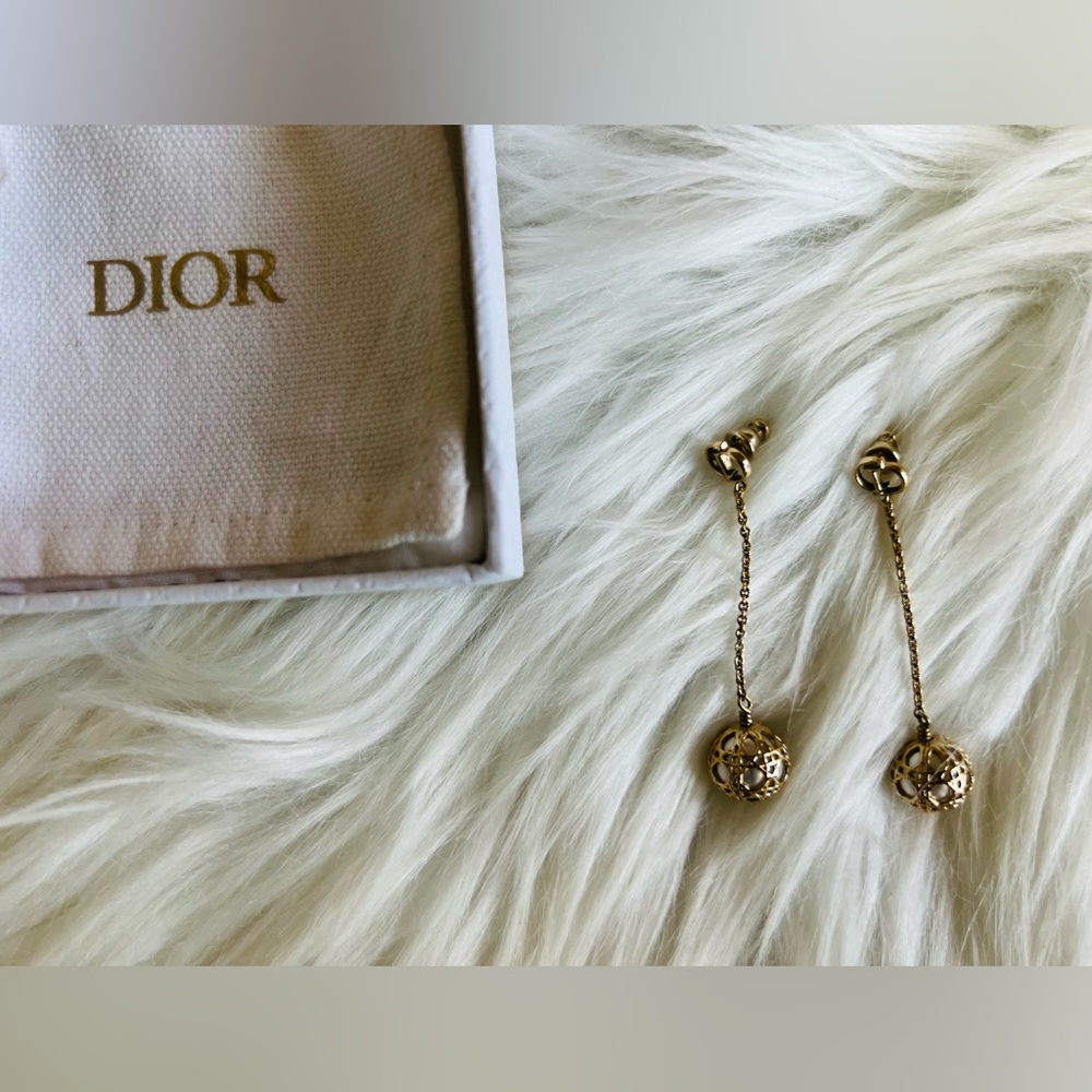 [SOLD] Dior Dangle Drop Pearl Earrings